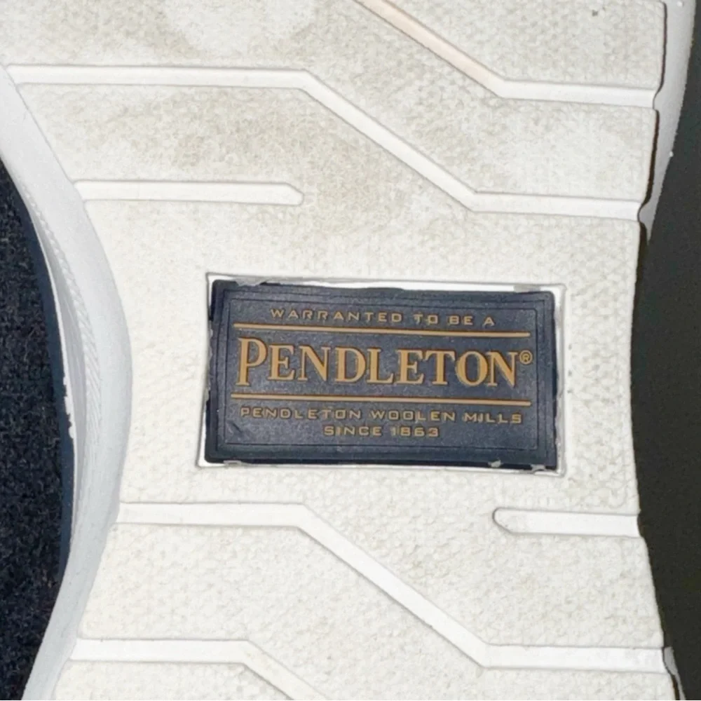 Pendleton Womens Navy Heather Wool Water Resistant Sneaker Shoes Size 9 Washable